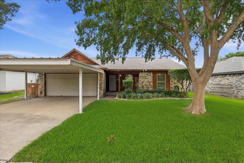 7300 Kary Lynn Drive E, Watauga, TX 76148
