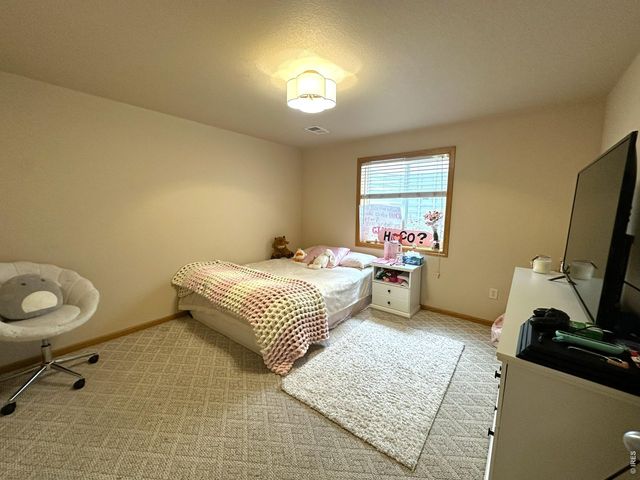 1720 E 11th St, Loveland, CO 80537