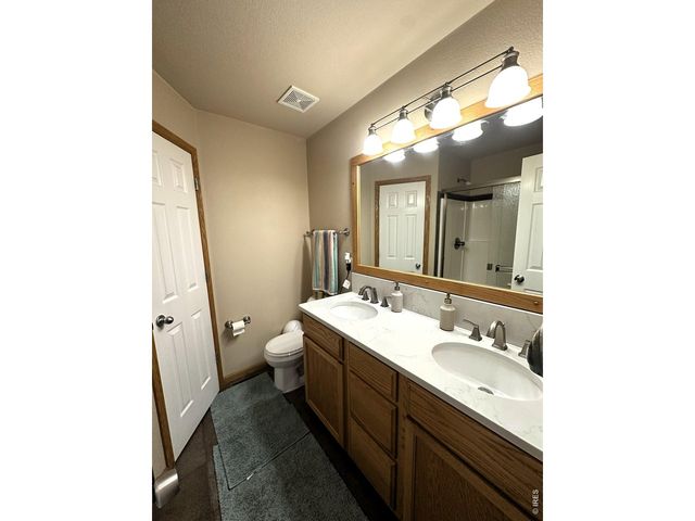 1720 E 11th St, Loveland, CO 80537