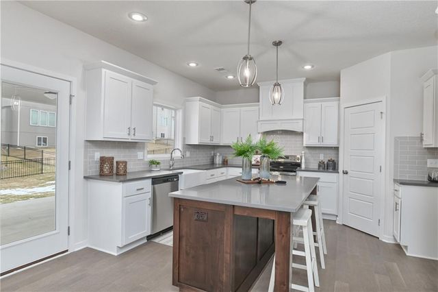 2740 W Park Street, Olathe, KS 66061