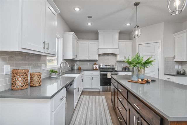 2740 W Park Street, Olathe, KS 66061