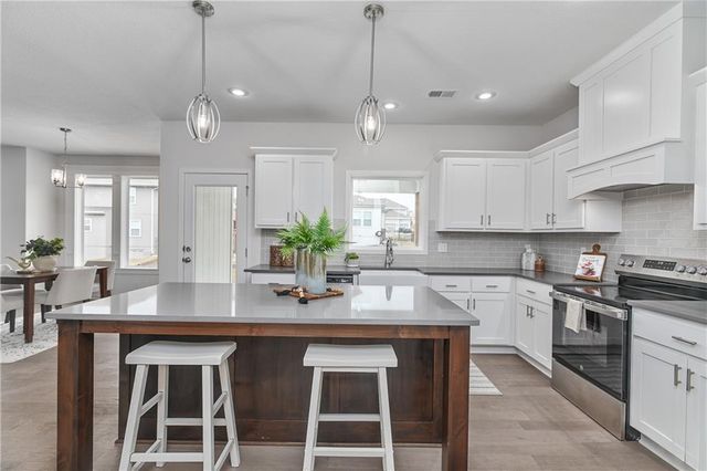 2740 W Park Street, Olathe, KS 66061