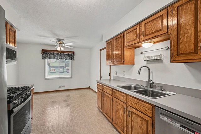15632 Heywood Way, Apple Valley, MN 55124