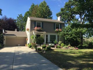 351 Moselle Place, Grosse Pointe Farms, MI 48236