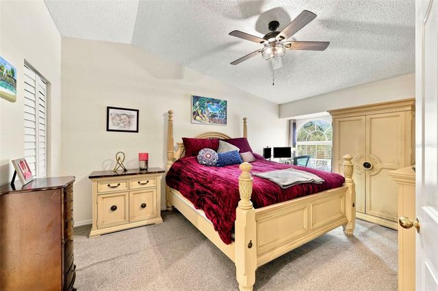 673 SEGOVIA COURT NE 702, St Petersburg, FL 33703
