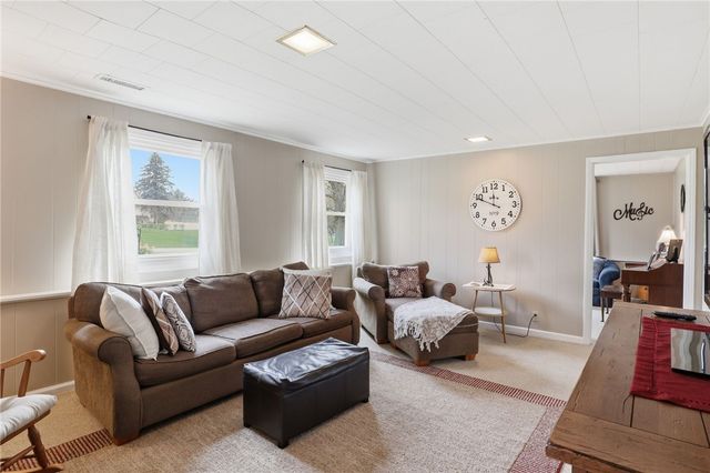 11 Saxony Road, Pittsford, NY 14534