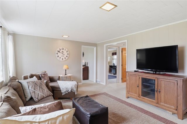 11 Saxony Road, Pittsford, NY 14534