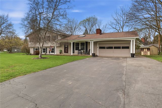 11 Saxony Road, Pittsford, NY 14534