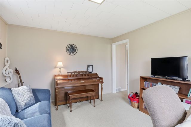 11 Saxony Road, Pittsford, NY 14534