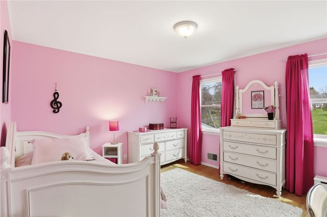 11 Saxony Road, Pittsford, NY 14534