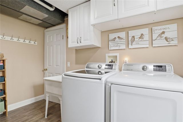 11 Saxony Road, Pittsford, NY 14534