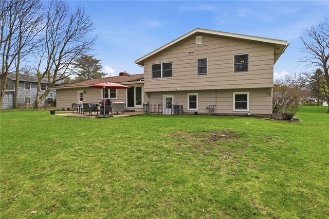 11 Saxony Road, Pittsford, NY 14534