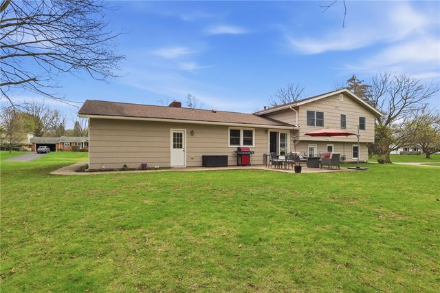 11 Saxony Road, Pittsford, NY 14534