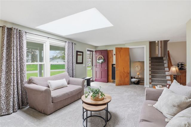 11 Saxony Road, Pittsford, NY 14534