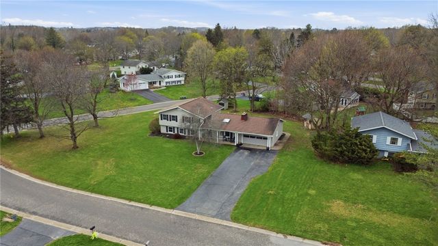 11 Saxony Road, Pittsford, NY 14534