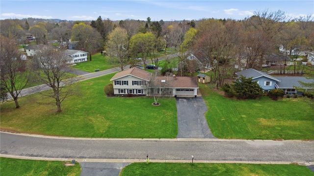 11 Saxony Road, Pittsford, NY 14534