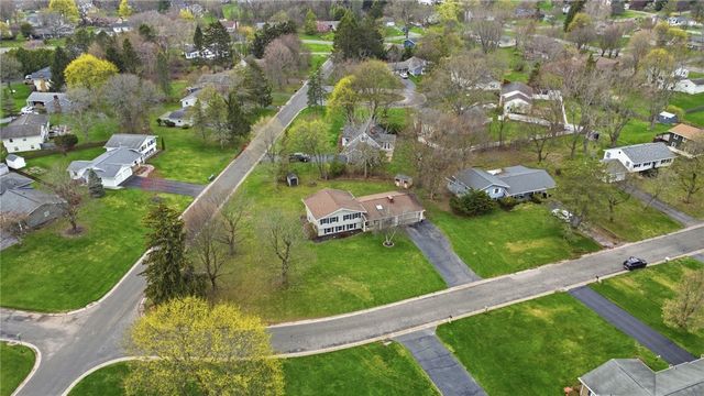 11 Saxony Road, Pittsford, NY 14534