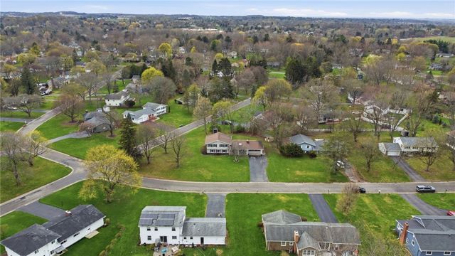 11 Saxony Road, Pittsford, NY 14534