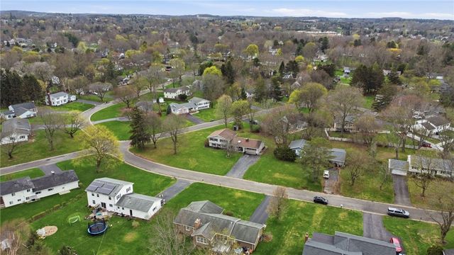 11 Saxony Road, Pittsford, NY 14534