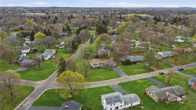 11 Saxony Road, Pittsford, NY 14534