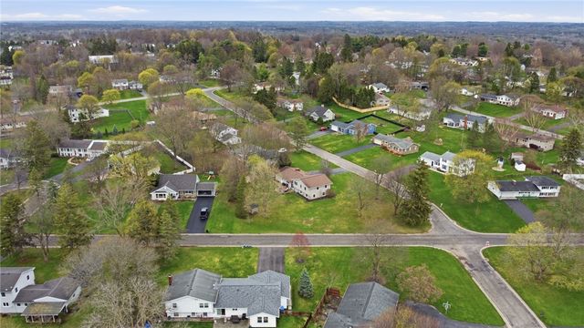 11 Saxony Road, Pittsford, NY 14534