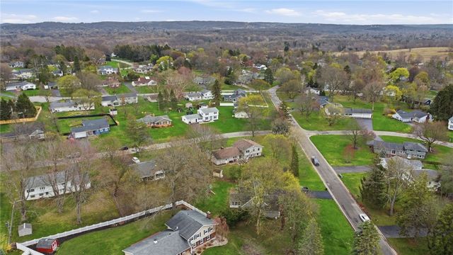 11 Saxony Road, Pittsford, NY 14534