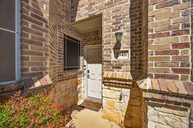 2940 Europa Drive, Grand Prairie, TX 75052