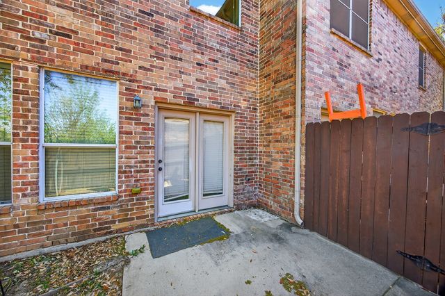 2940 Europa Drive, Grand Prairie, TX 75052