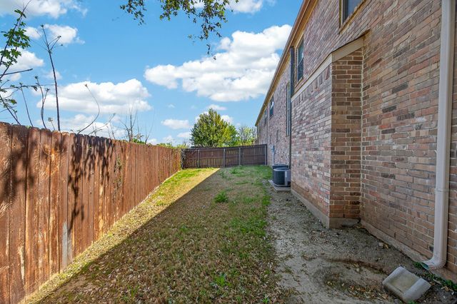 2940 Europa Drive, Grand Prairie, TX 75052