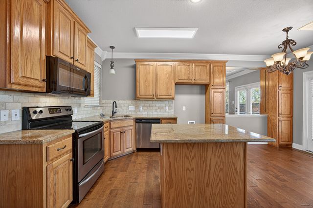 2940 Europa Drive, Grand Prairie, TX 75052