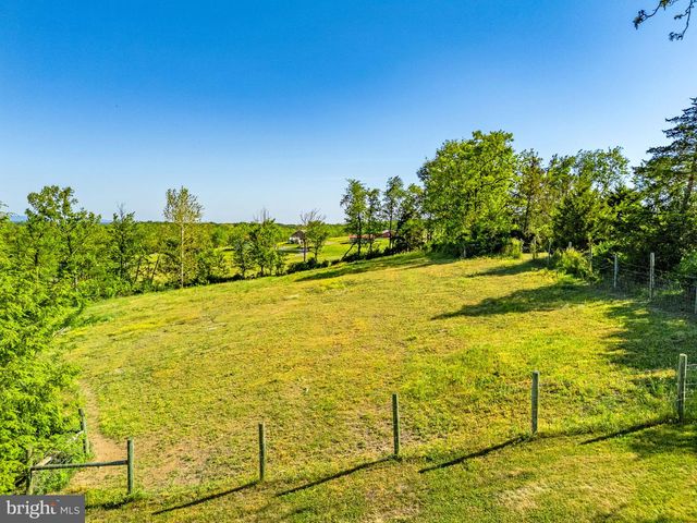 365 SHADOWHAWK LN, Kearneysville, WV 25430