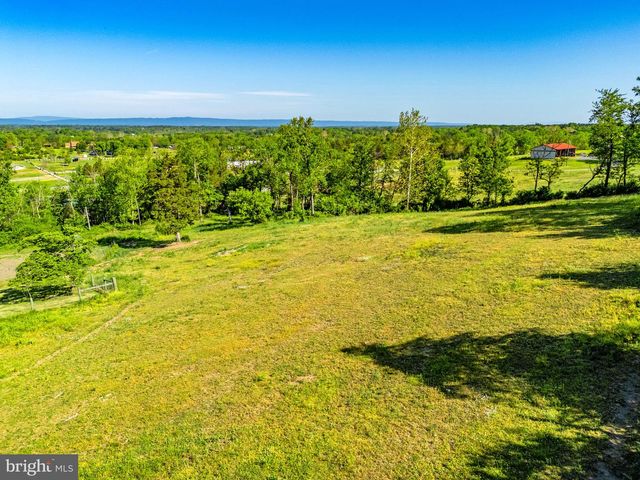 365 SHADOWHAWK LN, Kearneysville, WV 25430