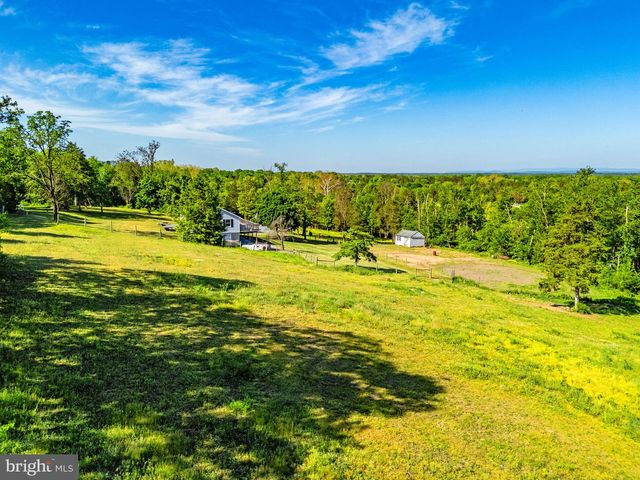365 SHADOWHAWK LN, Kearneysville, WV 25430