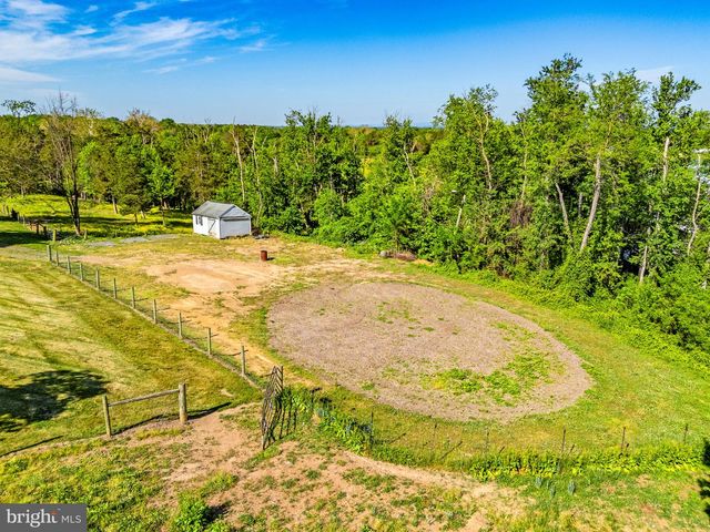 365 SHADOWHAWK LN, Kearneysville, WV 25430