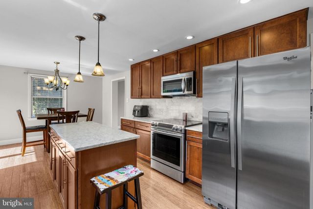 365 SHADOWHAWK LN, Kearneysville, WV 25430