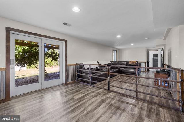 365 SHADOWHAWK LN, Kearneysville, WV 25430
