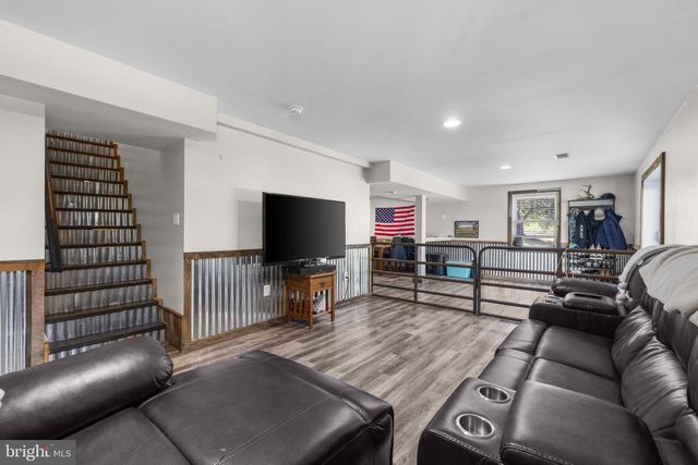 365 SHADOWHAWK LN, Kearneysville, WV 25430