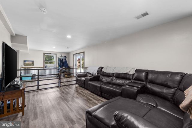 365 SHADOWHAWK LN, Kearneysville, WV 25430
