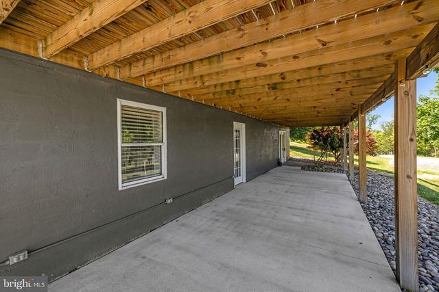 365 SHADOWHAWK LN, Kearneysville, WV 25430