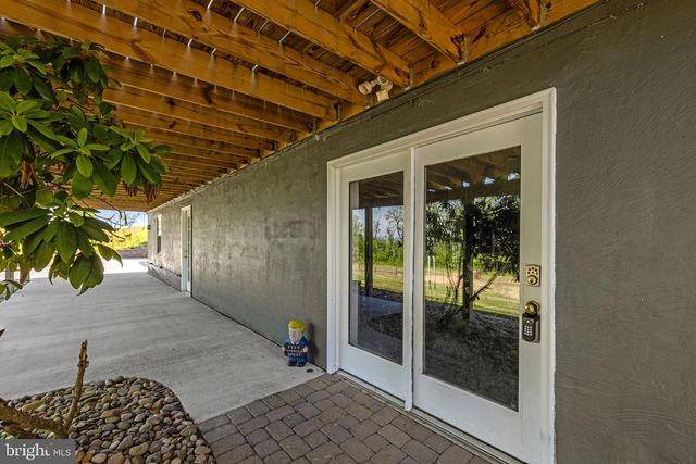 365 SHADOWHAWK LN, Kearneysville, WV 25430