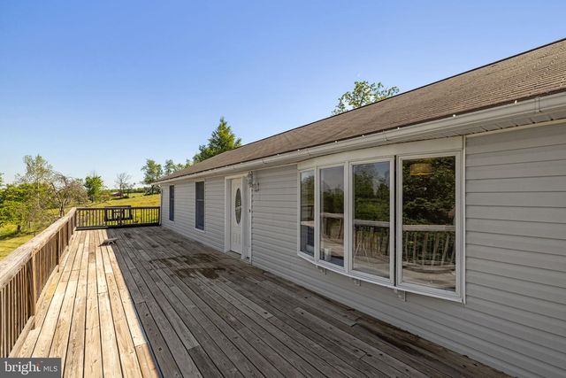 365 SHADOWHAWK LN, Kearneysville, WV 25430
