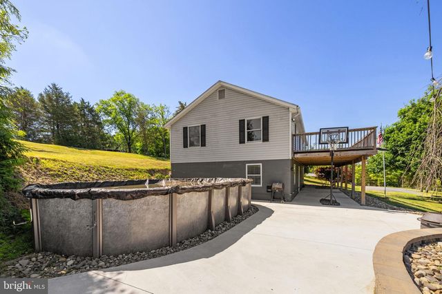 365 SHADOWHAWK LN, Kearneysville, WV 25430