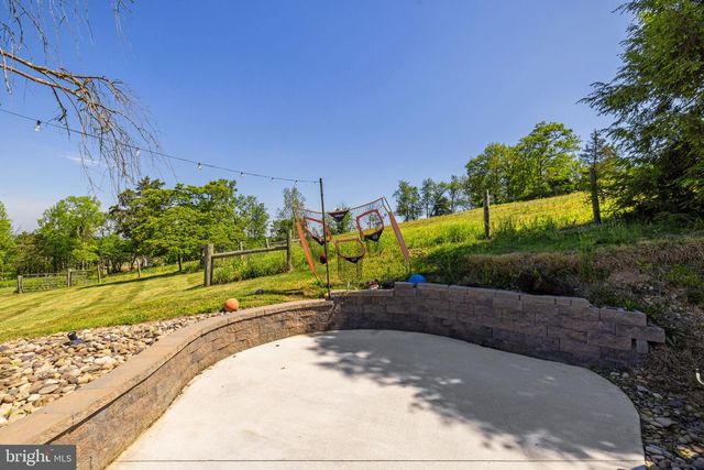 365 SHADOWHAWK LN, Kearneysville, WV 25430