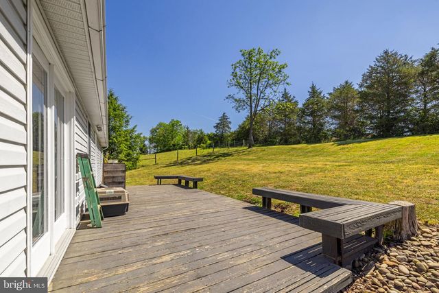 365 SHADOWHAWK LN, Kearneysville, WV 25430