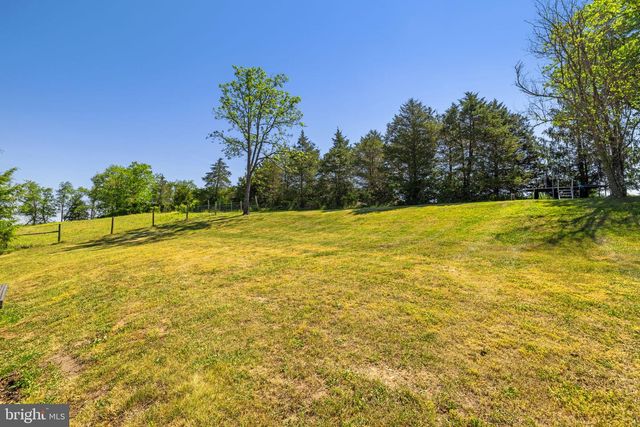 365 SHADOWHAWK LN, Kearneysville, WV 25430