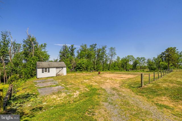 365 SHADOWHAWK LN, Kearneysville, WV 25430