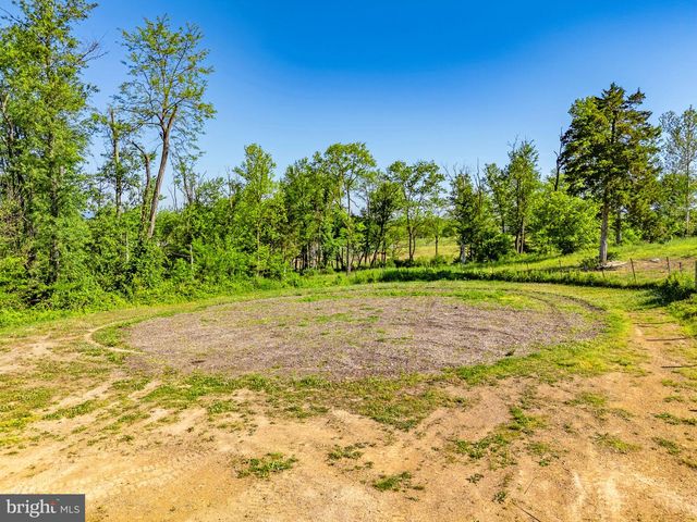 365 SHADOWHAWK LN, Kearneysville, WV 25430