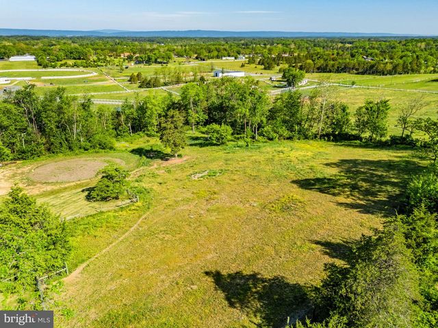 365 SHADOWHAWK LN, Kearneysville, WV 25430