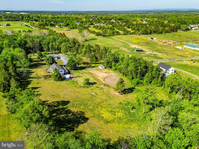365 SHADOWHAWK LN, Kearneysville, WV 25430