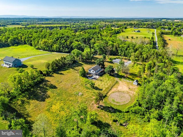 365 SHADOWHAWK LN, Kearneysville, WV 25430